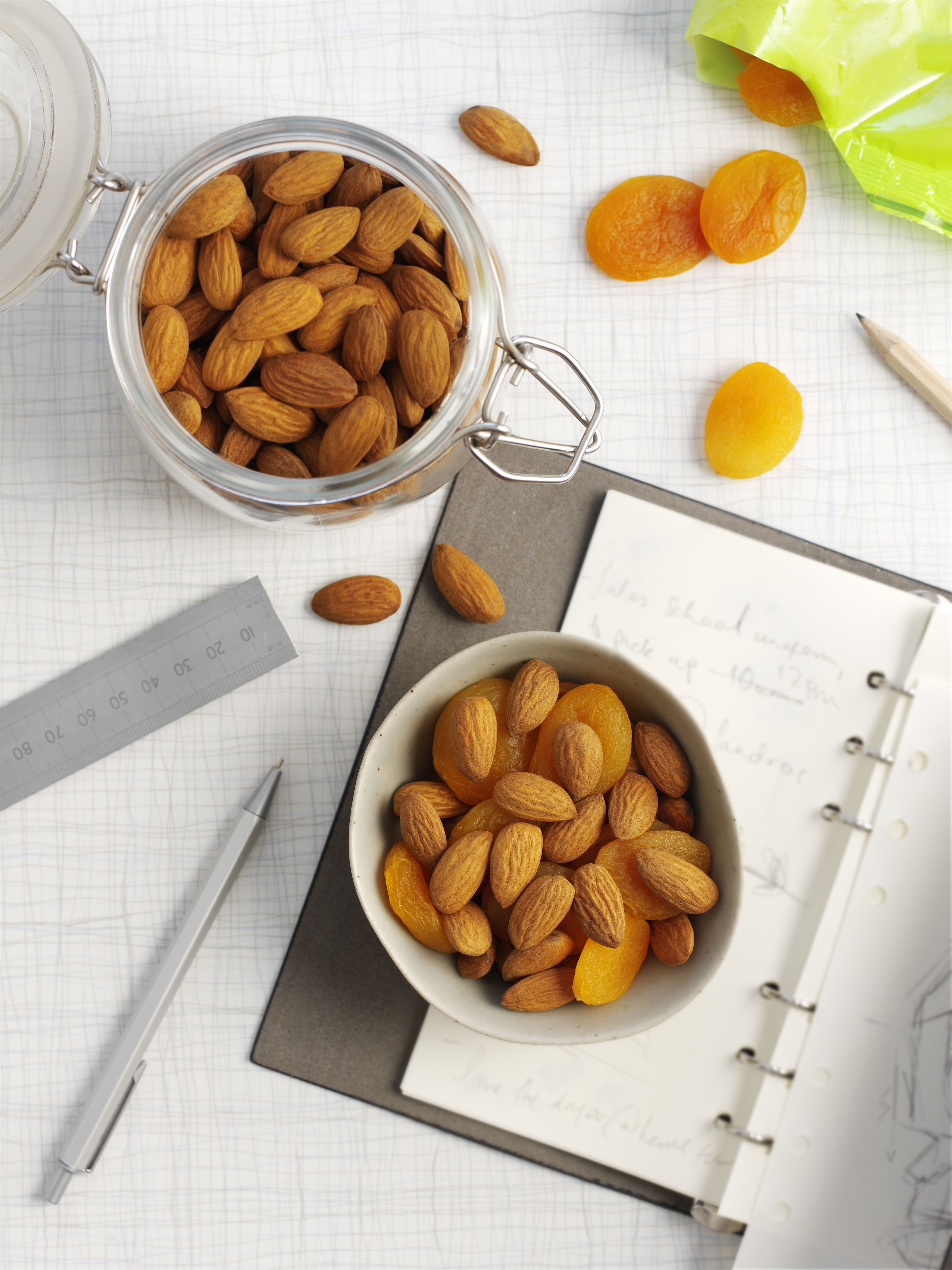 almonds with dried apricots
